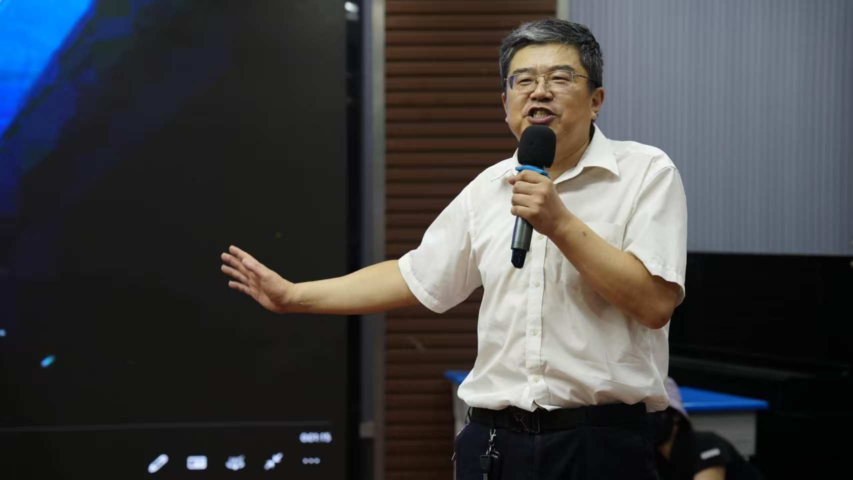 微信图片_20250919160532_3_56.jpg